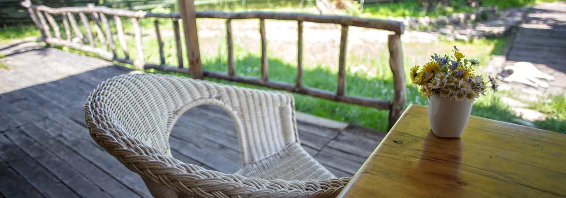 Hindiba Doğa Evi Odadan Bahçe Görünümü